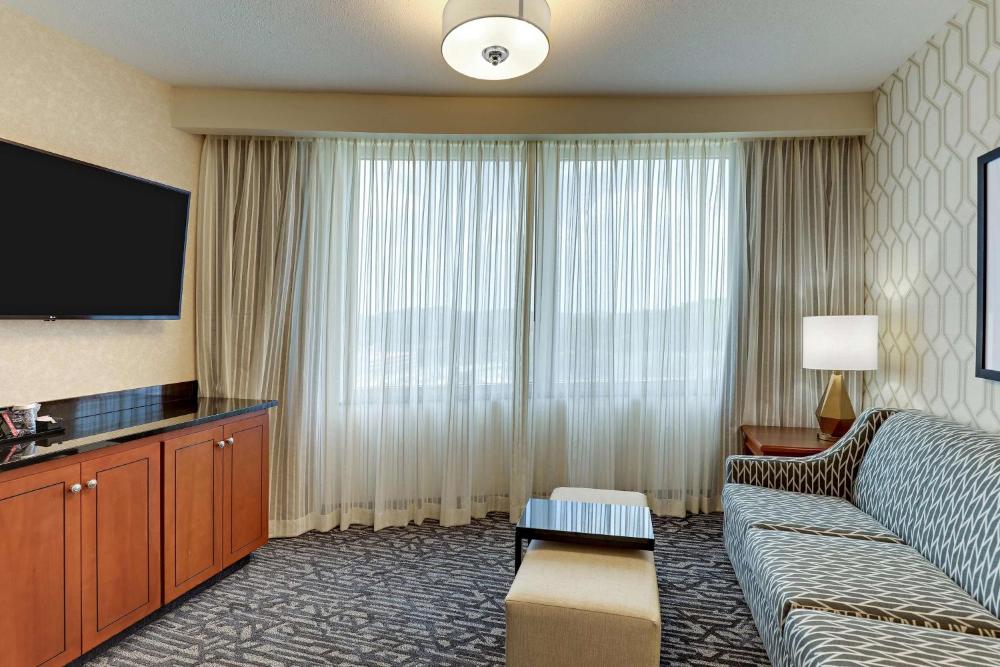 Queen Suite with Sofa Bed interior